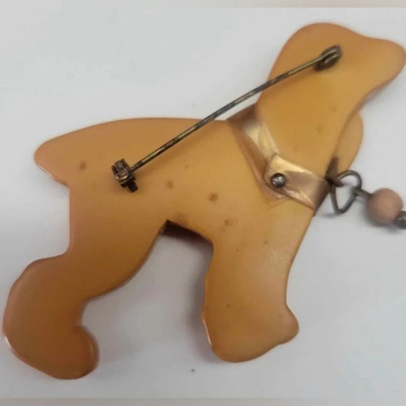 BAKELITE Vintage 1930s Butterscotch Cocker Spaniel Large Dog w Collar Brooch Pin - Picture 3 of 3
